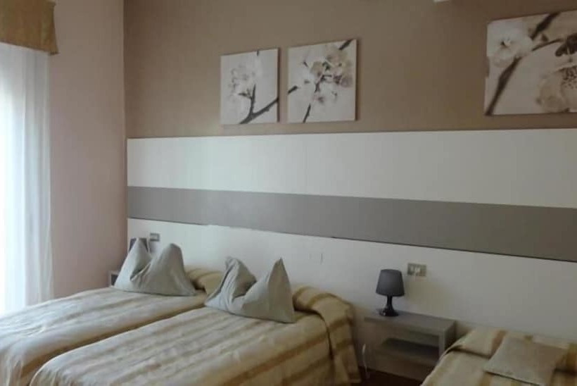 اتاق استاندارد چهار تخته, La Gioiosa