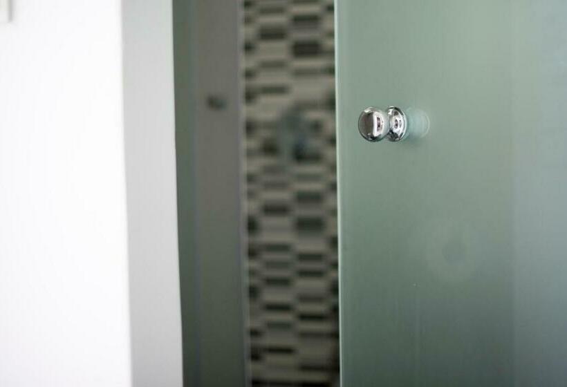 スーペリアールーム, Lardos Bay