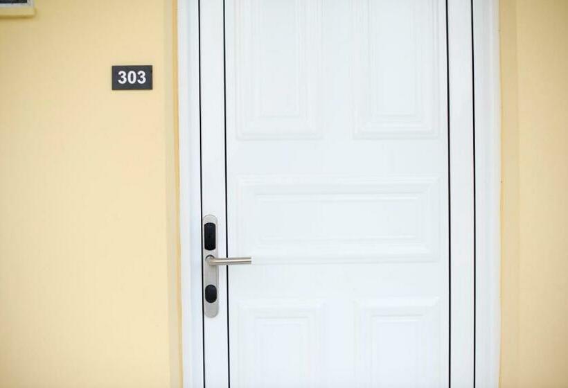 スーペリアールーム, Lardos Bay