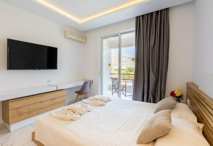 スーペリアールーム, Lardos Bay