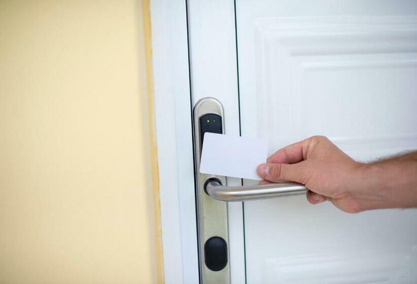 スーペリアールーム, Lardos Bay