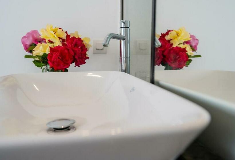 スーペリアールーム, Lardos Bay