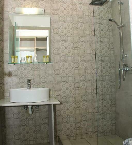 スタンダードルーム, Lardos Bay