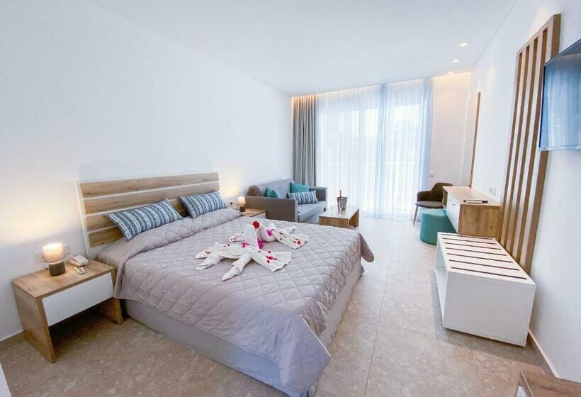 プール付きジュニアスイート, Lardos Bay