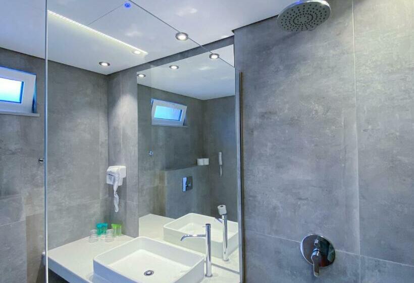 プール付きジュニアスイート, Lardos Bay