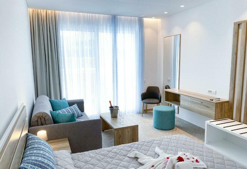 プール付きジュニアスイート, Lardos Bay