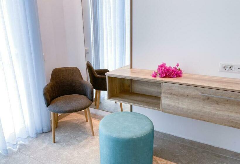 プール付きジュニアスイート, Lardos Bay