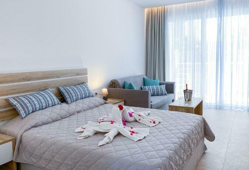 プール付きジュニアスイート, Lardos Bay