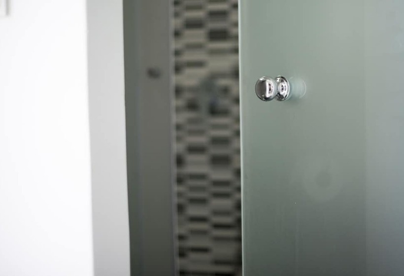 スーペリアールーム, Lardos Bay