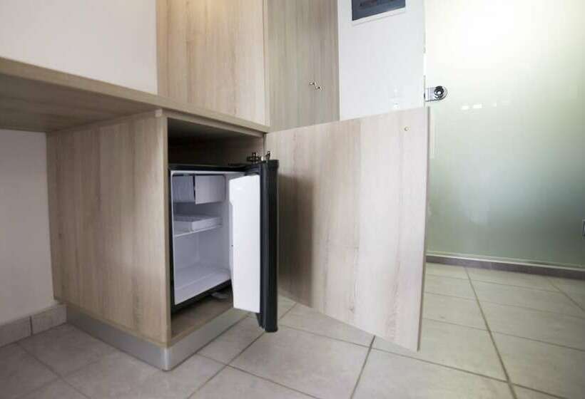 スーペリアールーム, Lardos Bay