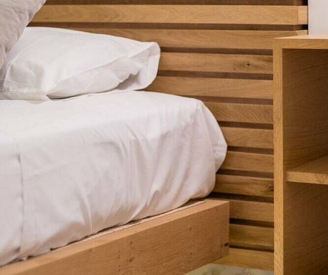 スーペリアールーム, Lardos Bay