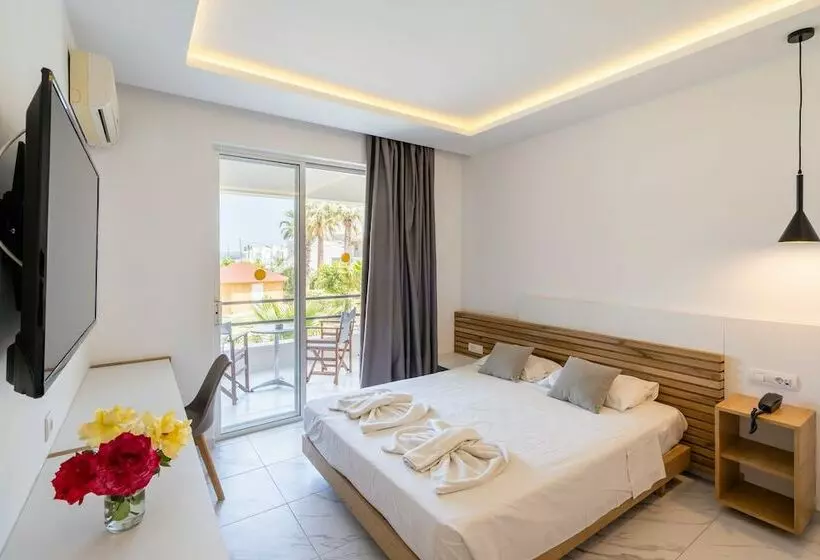 Superior-huone, Lardos Bay