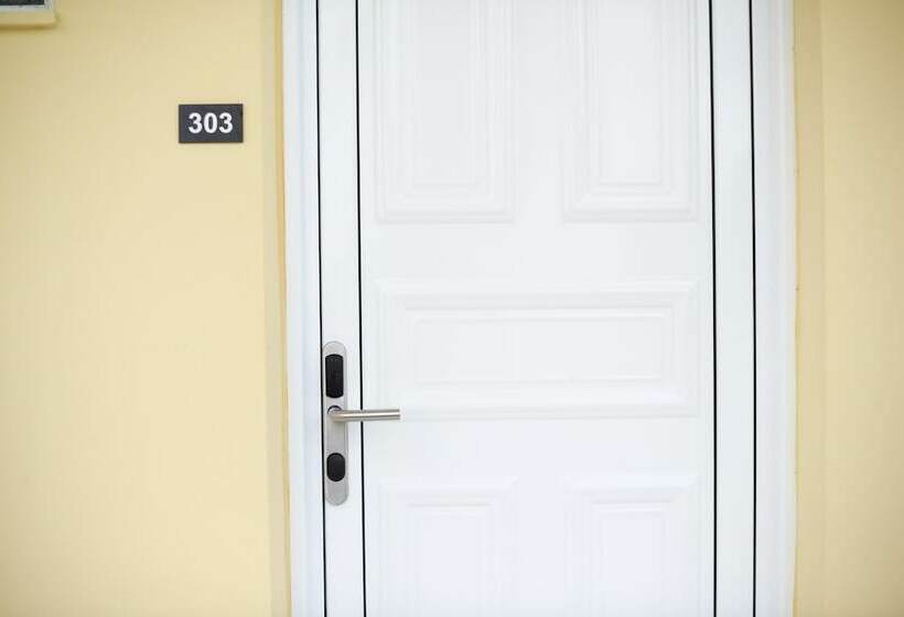 スーペリアールーム, Lardos Bay