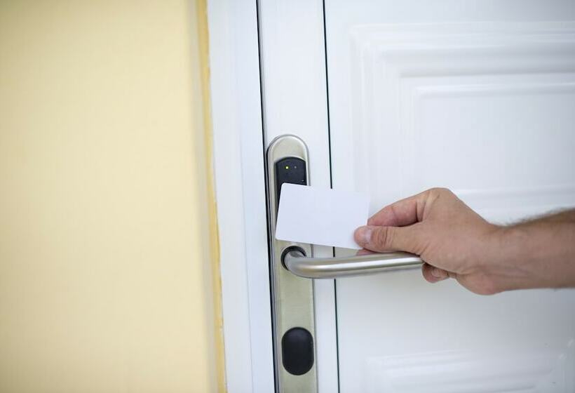 スーペリアールーム, Lardos Bay