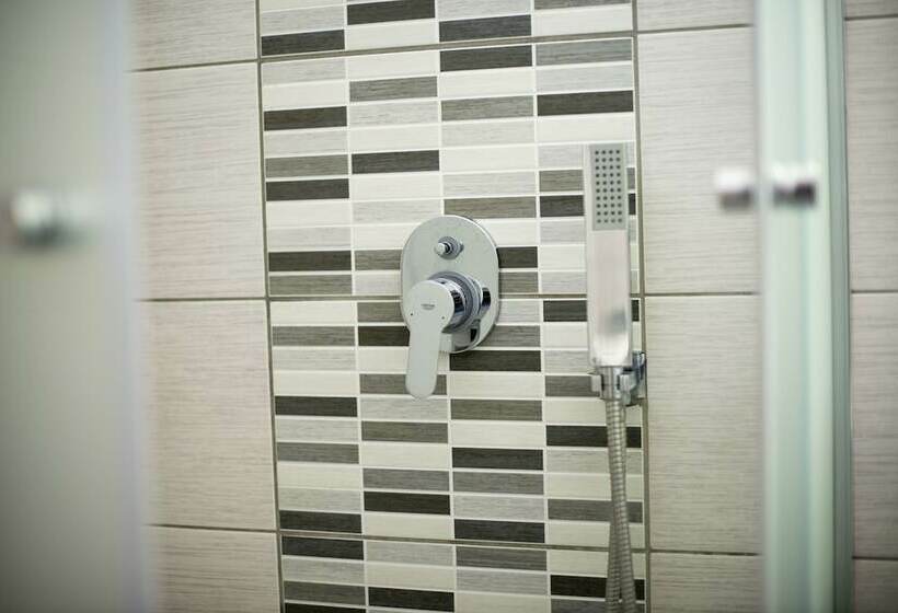 スーペリアールーム, Lardos Bay