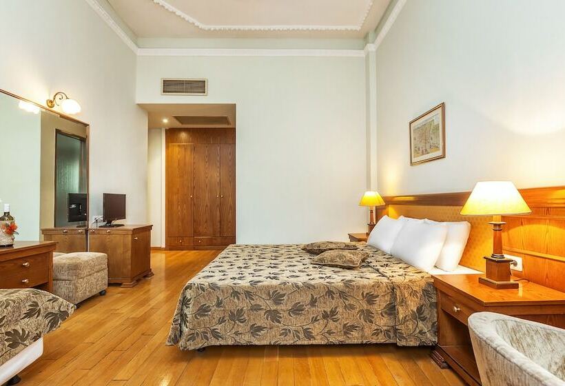 Pokój Standard Trzyosobowy, Minerva Premier