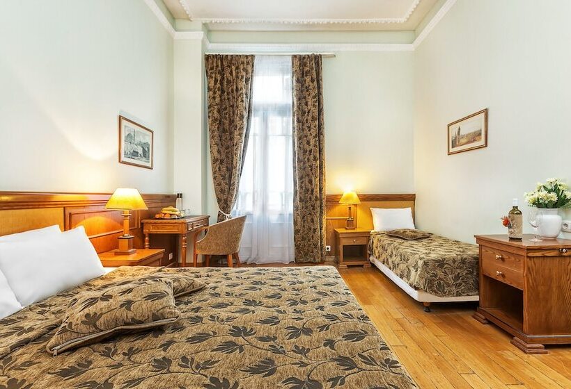 Pokój Standard Trzyosobowy, Minerva Premier