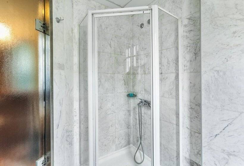 Pokój Rodzinny, Minerva Premier