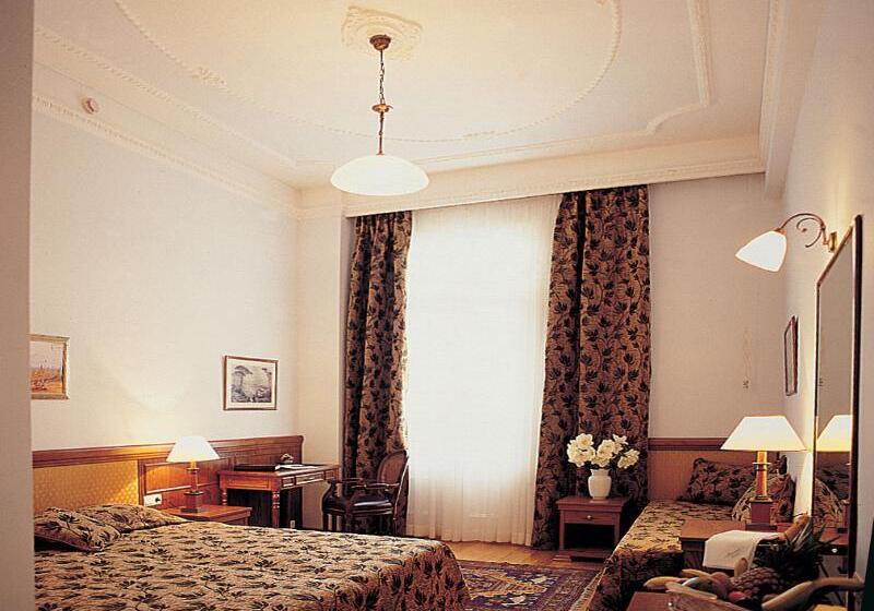 Pokój Standard Trzyosobowy, Minerva Premier