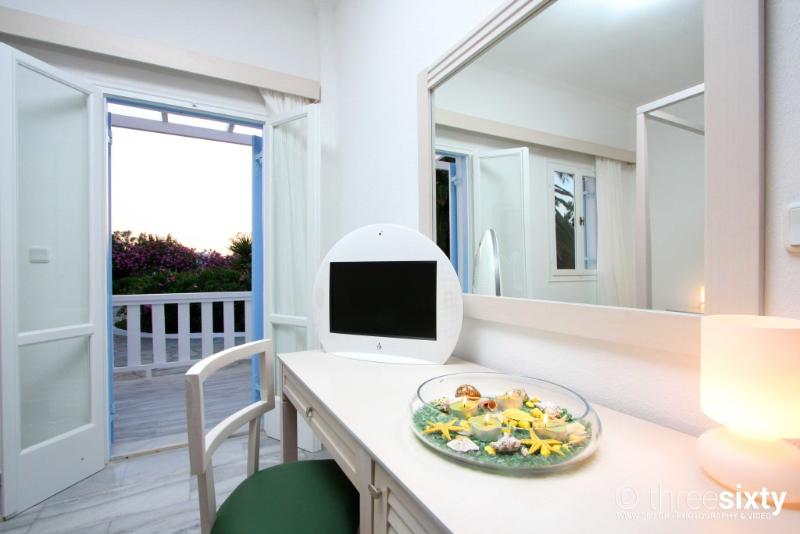 חדר סופריור, Narges