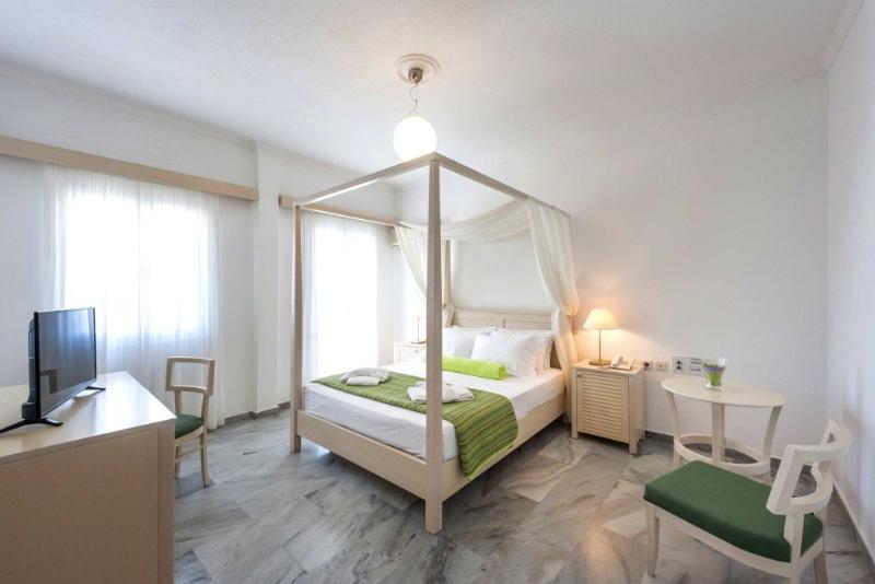 غرفة سوبيريور, Narges