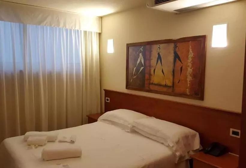 اتاق اکونومی, Principe Di Piemonte