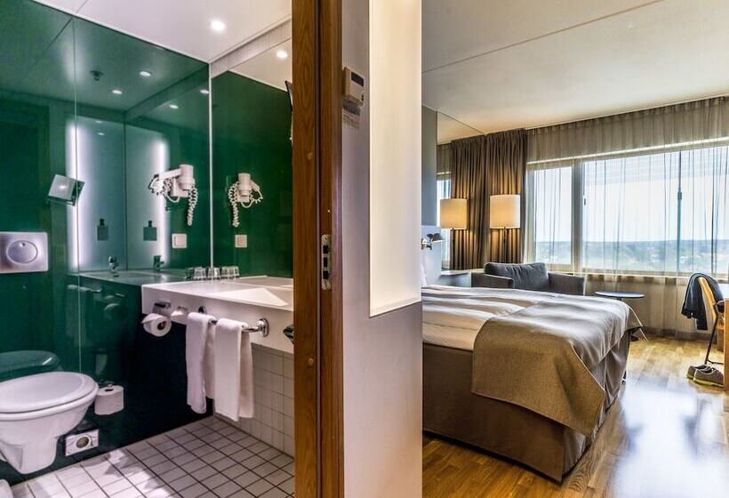 غرفة عائلية, Scandic Talk