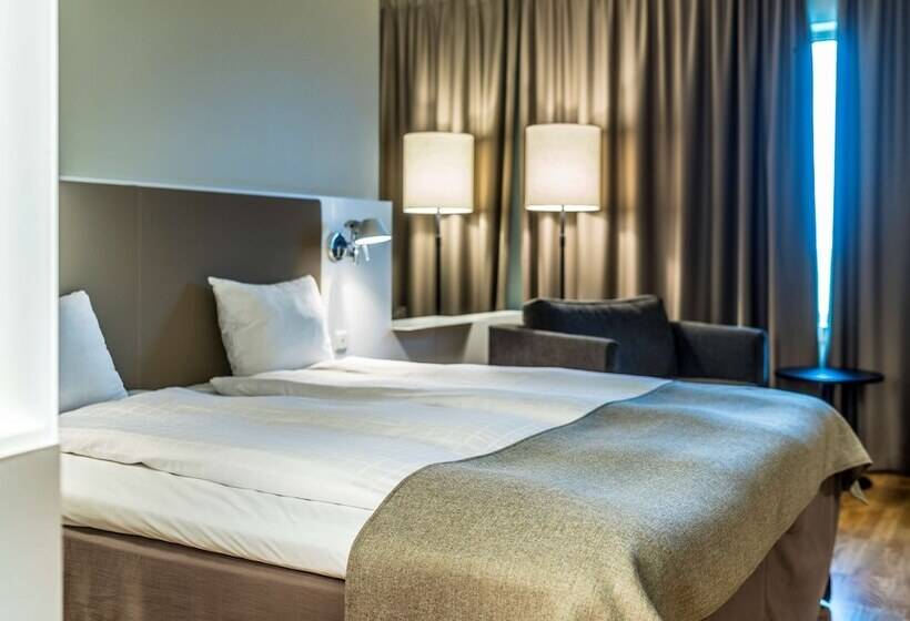 غرفة عائلية, Scandic Talk