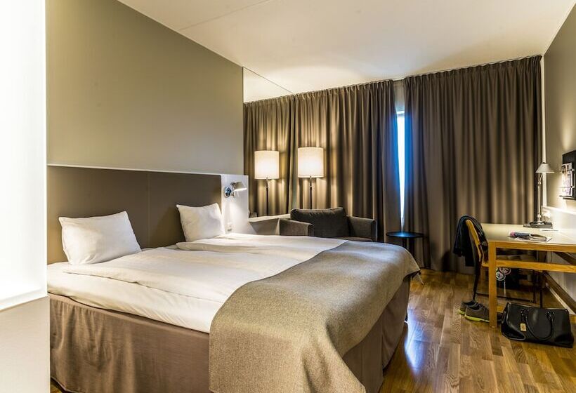 غرفة عائلية, Scandic Talk