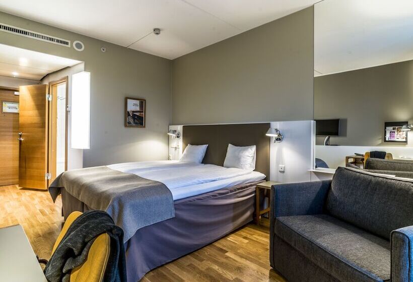 غرفة عائلية, Scandic Talk