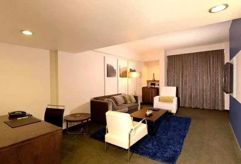 سوییت جونیور, Southern Sun Rosebank, Johannesburg