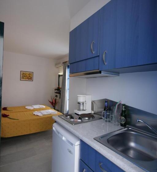 标准工作室, Sunny Beach Studios