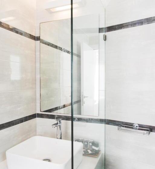 غرفة إقتصادية, Super Paradise