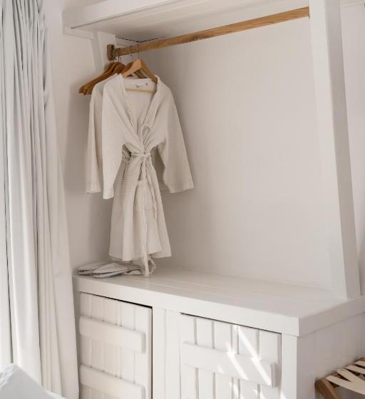 غرفة قياسية مطلّة علي البحر, Super Paradise