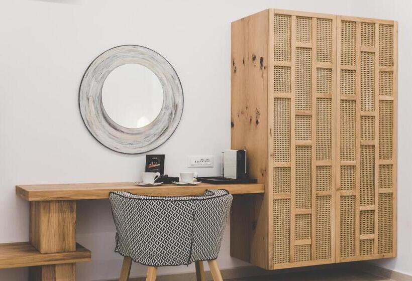 جناح جونيور مطلّ علي حمام السباحة, Super Paradise