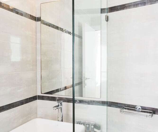 غرفة إقتصادية, Super Paradise