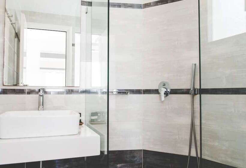 غرفة إقتصادية, Super Paradise