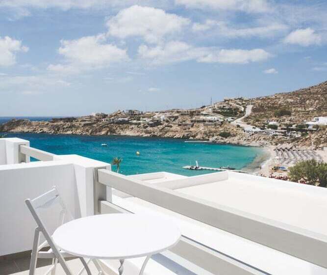 جناح جونيور مطلّ علي البحر, Super Paradise