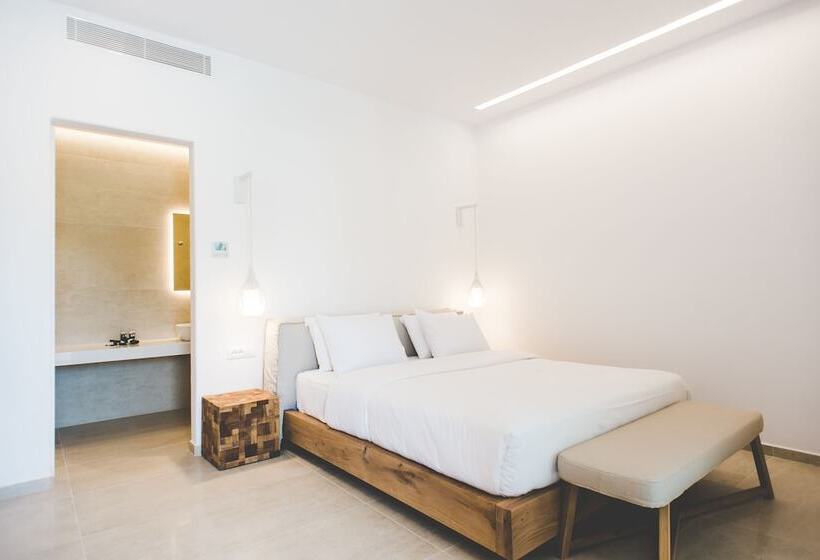 جناح جونيور مطلّ علي حمام السباحة, Super Paradise