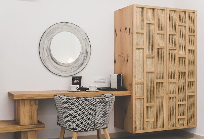 جناح جونيور مطلّ علي حمام السباحة, Super Paradise