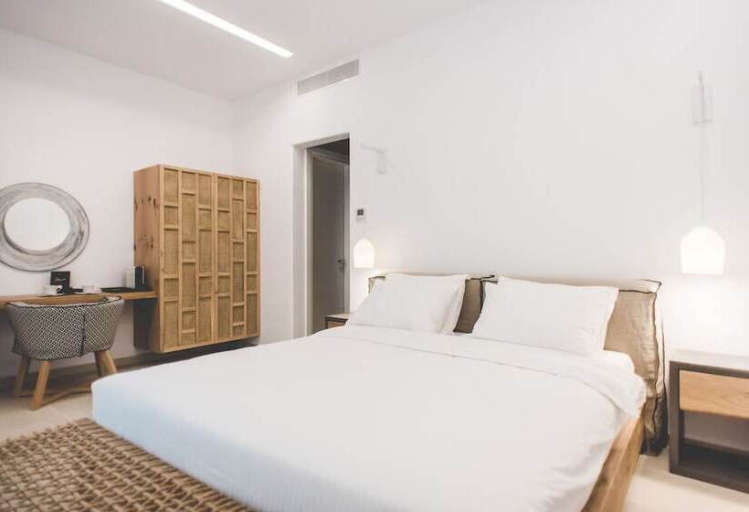 جناح جونيور مطلّ علي حمام السباحة, Super Paradise