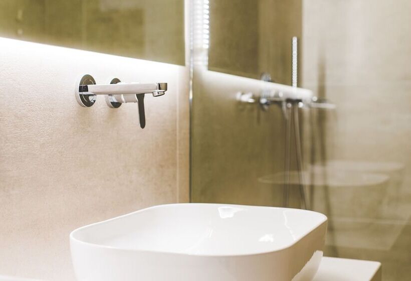 جناح جونيور مطلّ علي حمام السباحة, Super Paradise