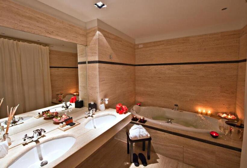 带按摩浴盆的套房, Tarthes