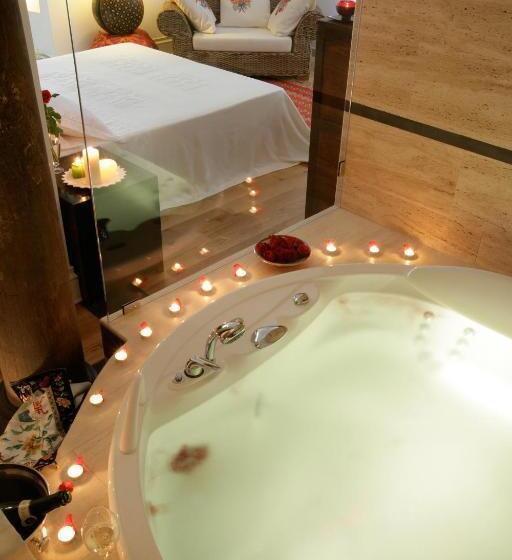 带按摩浴盆的套房, Tarthes