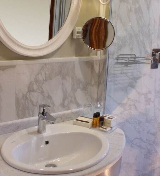 اتاق لوکس سه تخته, Villa Cappugi