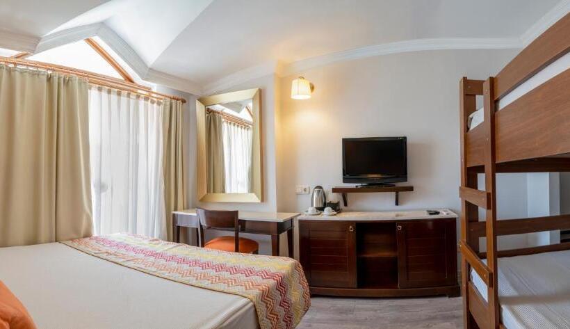 Bahçe Manzaralı 4 kişilik Standart Oda, Akdora Resort & Spa