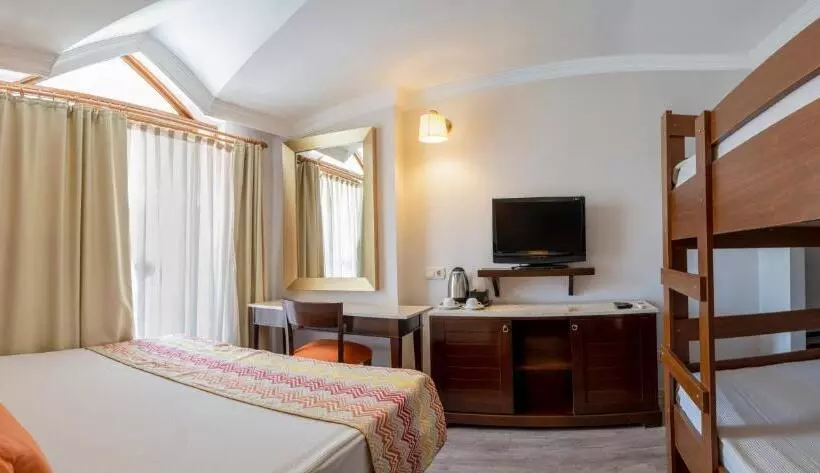 Bahçe Manzaralı 4 kişilik Standart Oda, Akdora Resort & Spa