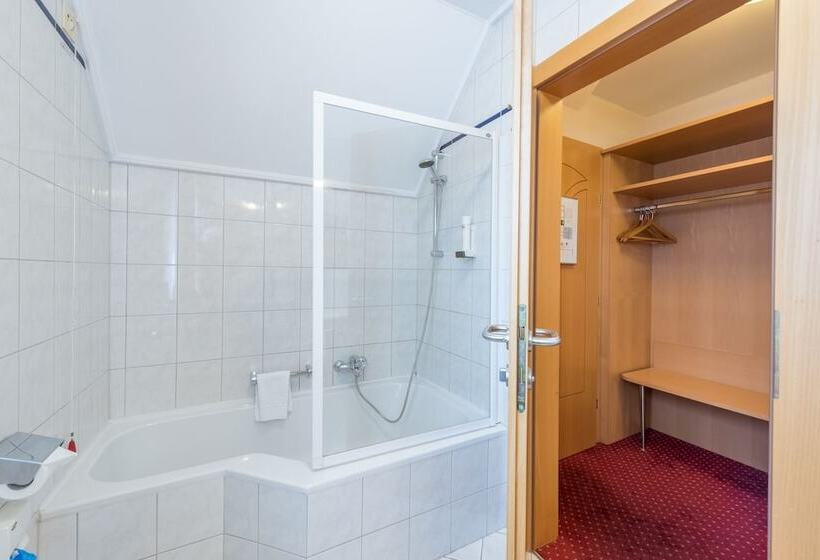 اتاق استاندارد سه نفره, Austria Classic Hotel Hölle