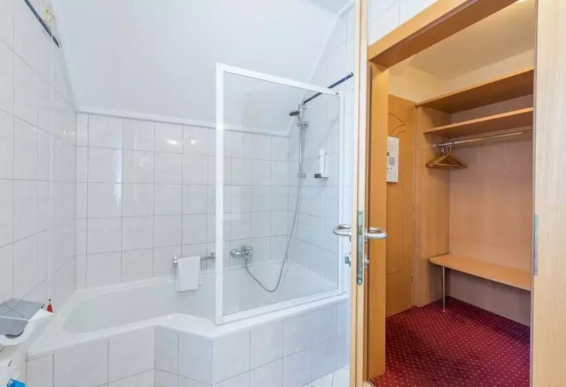 اتاق استاندارد سه نفره, Austria Classic Hotel Hölle