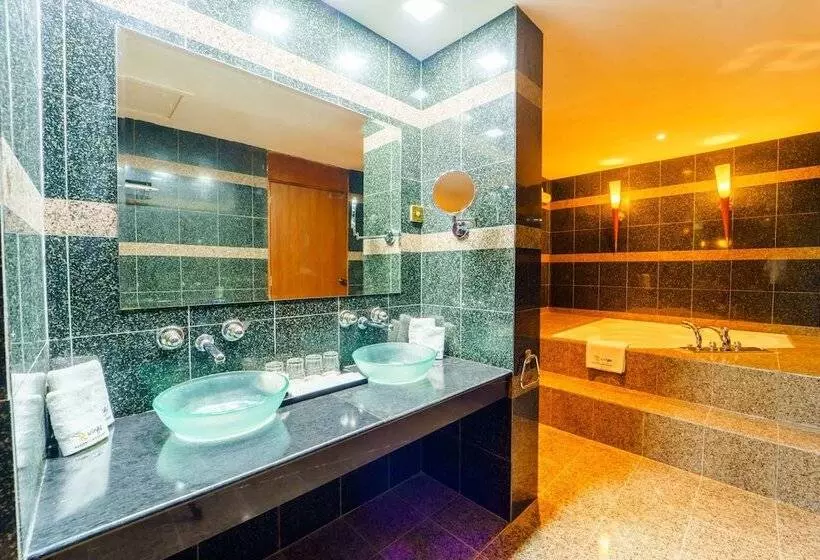 سوئیت پرزیدنت, Wings By Croske Resort Langkawi